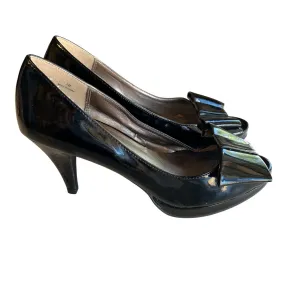 Dressbarn Womens Black Patent Leather Peep Toe Heels With Bow Detail Size 7M