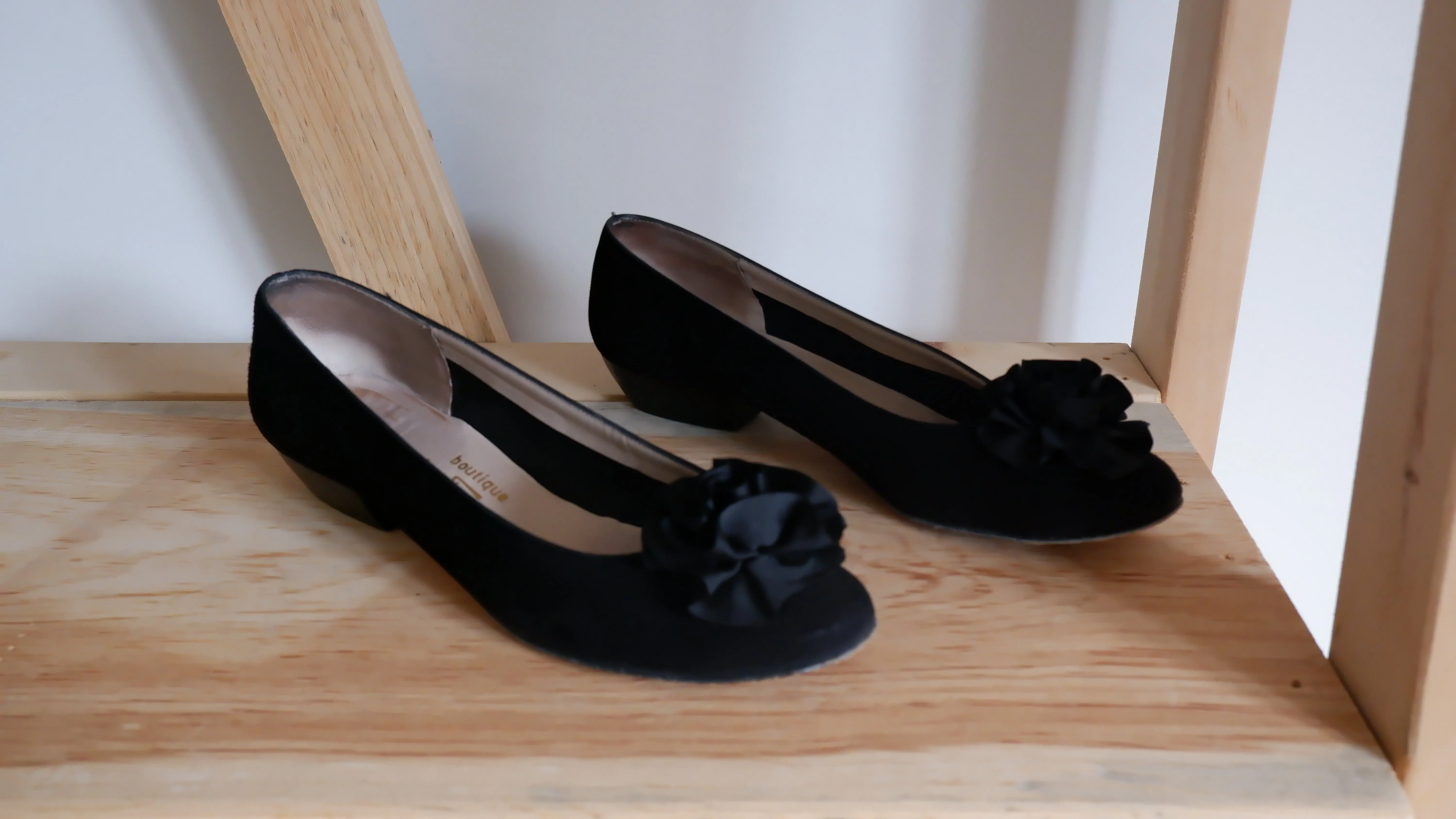 Ferragamo Suede Rosette Pumps - 6.5