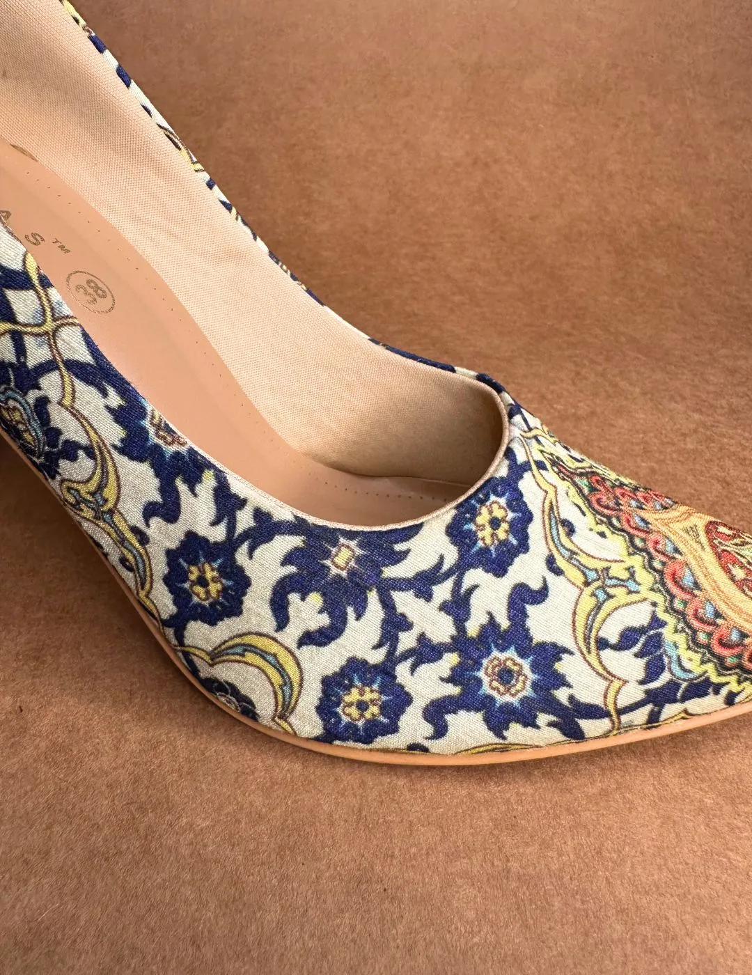 Mughal Architecture Pumps