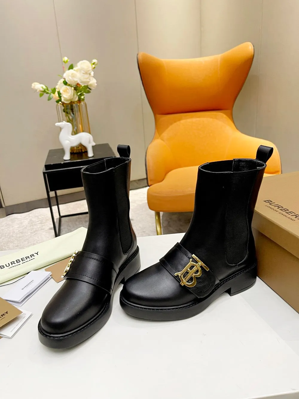 SE967 Burberry Monogram Motif Leather Chelsea Boots / Size5-10