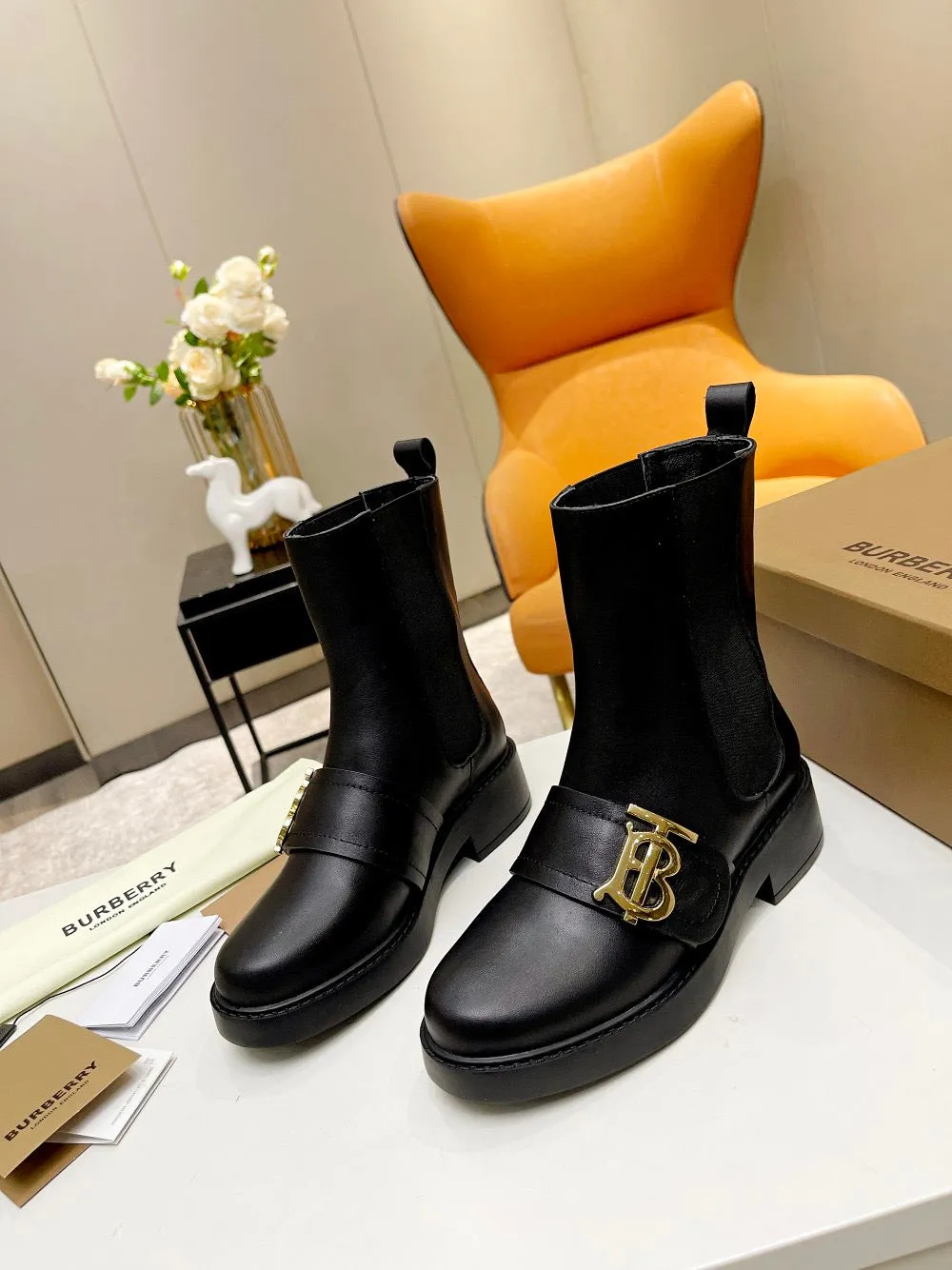 SE967 Burberry Monogram Motif Leather Chelsea Boots / Size5-10