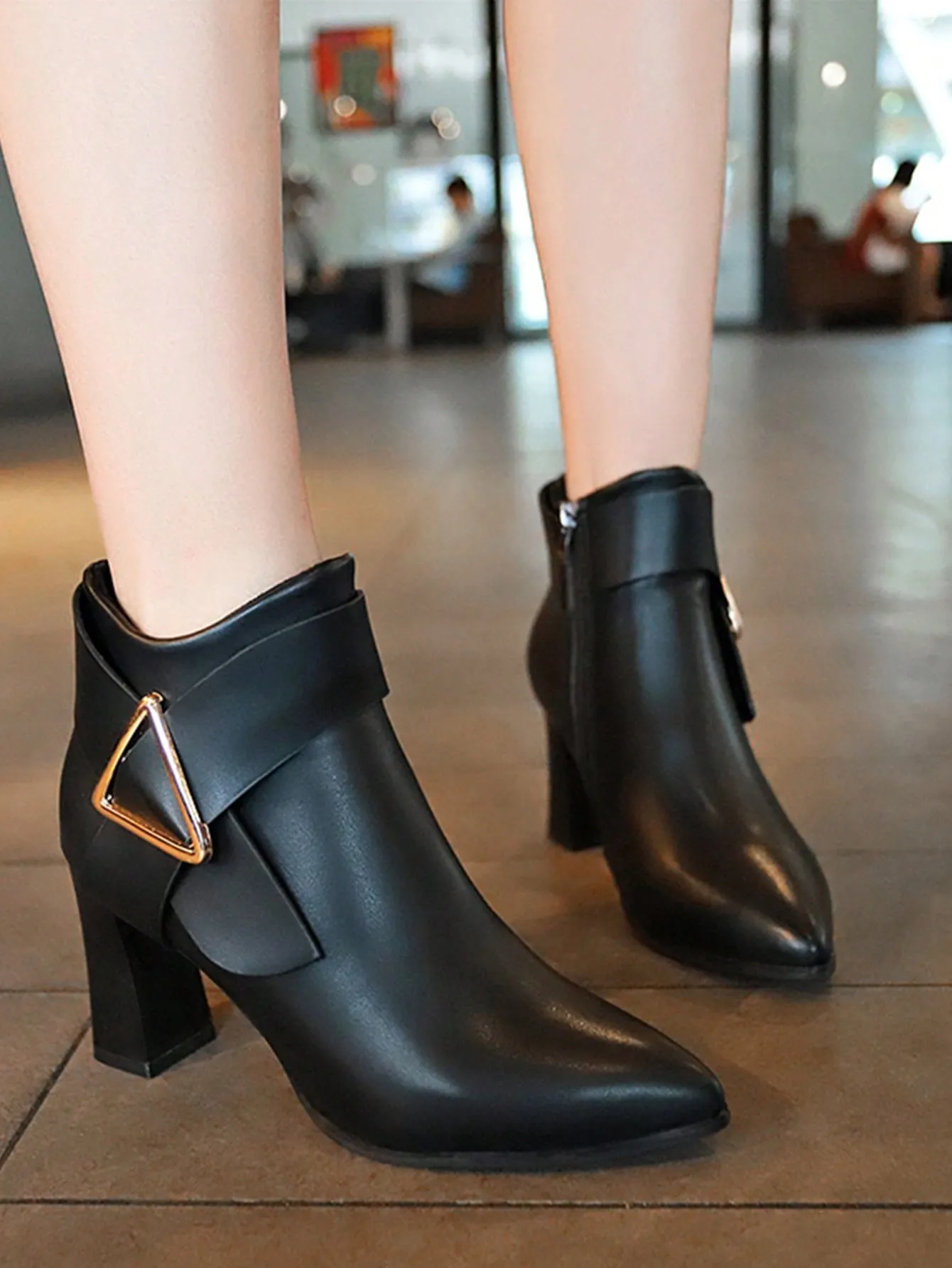 Women's Fashionable Elegant Metal Buckle Decorated Classic Boots