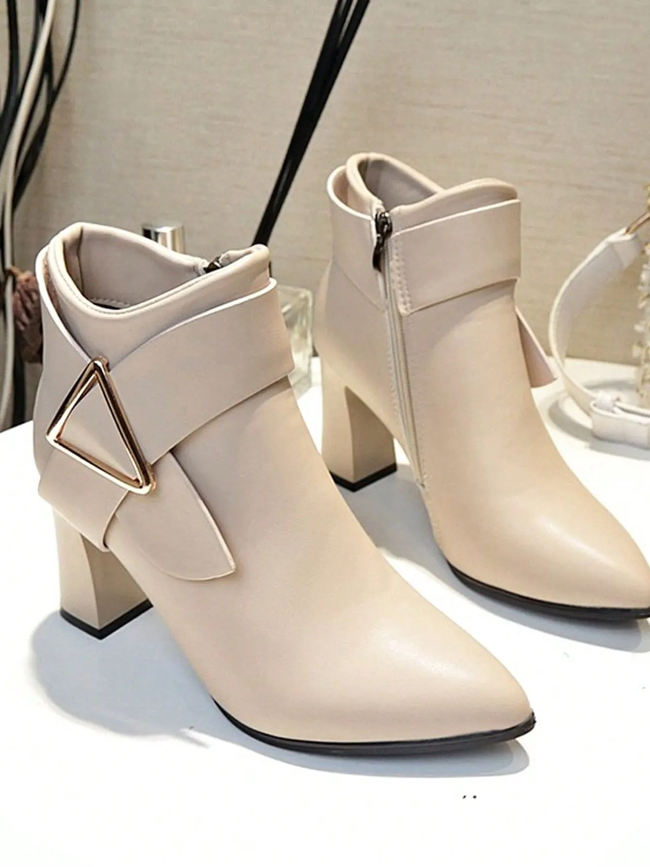 Women's Fashionable Elegant Metal Buckle Decorated Classic Boots