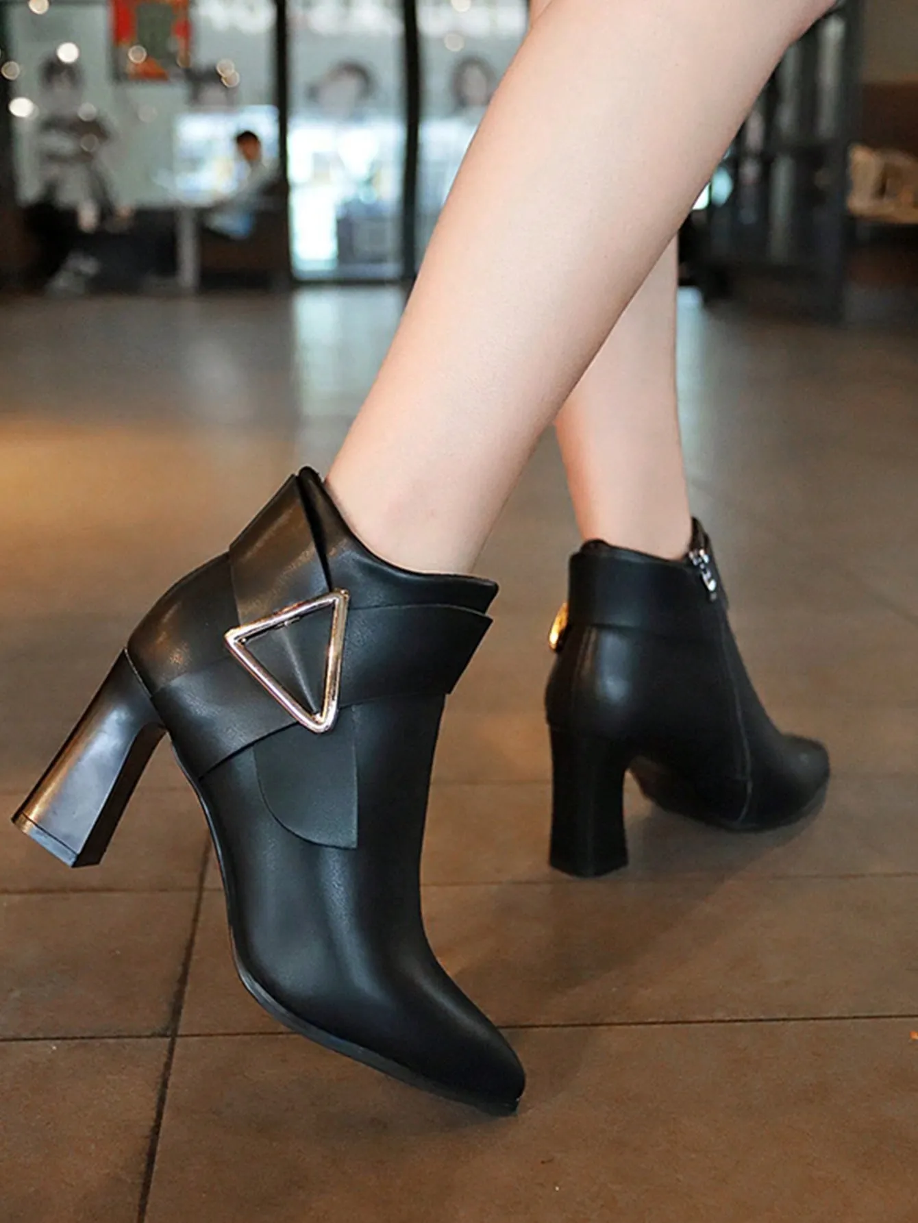 Women's Fashionable Elegant Metal Buckle Decorated Classic Boots