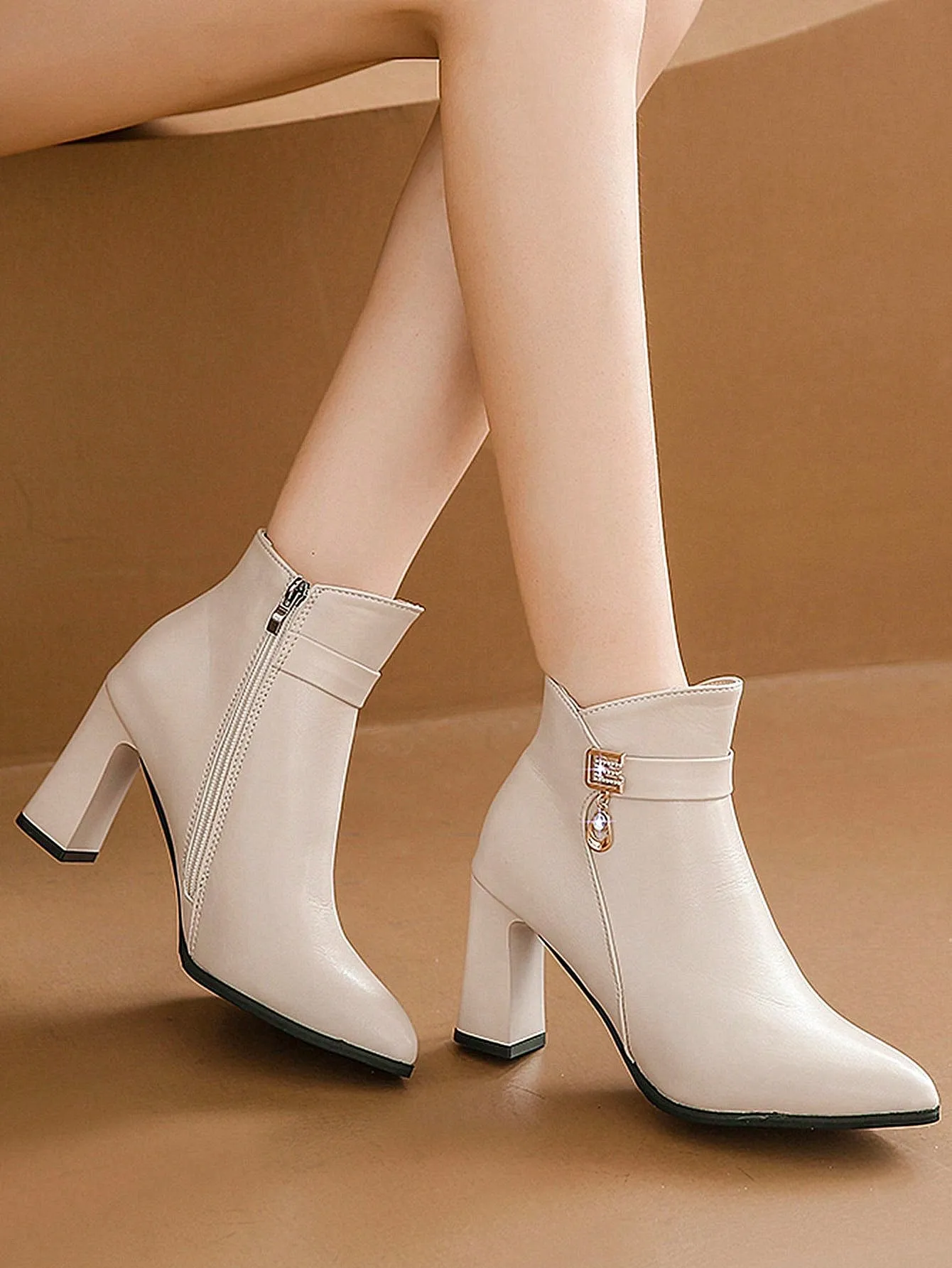 Women's Fashionable Elegant Metal Buckle Decorated Classic Boots